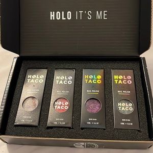 Holo it’s me nail polish